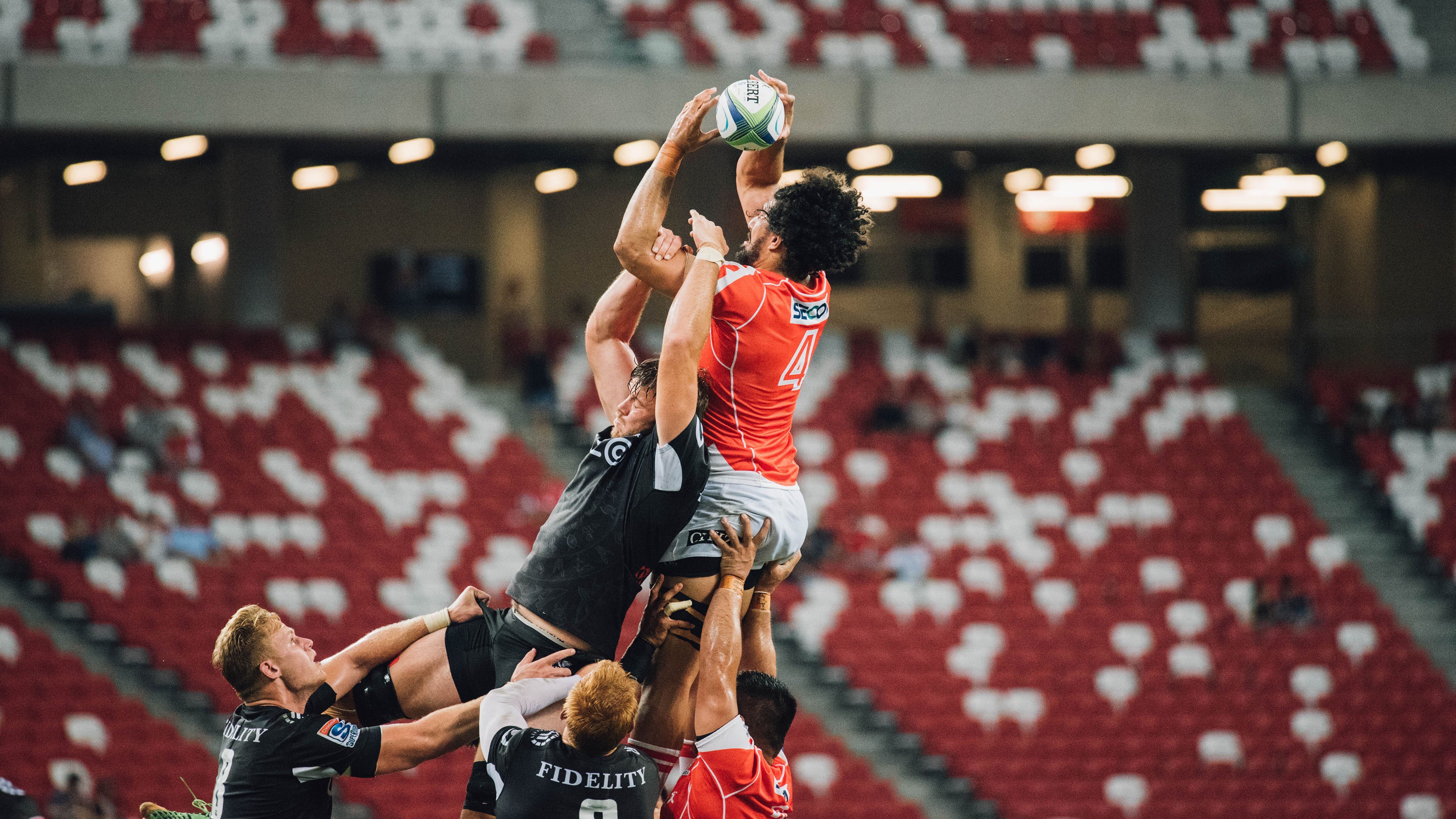 熊猫体育app-跨界征服，从足球场到F1赛道，南非与凯恩的双重统治叙事