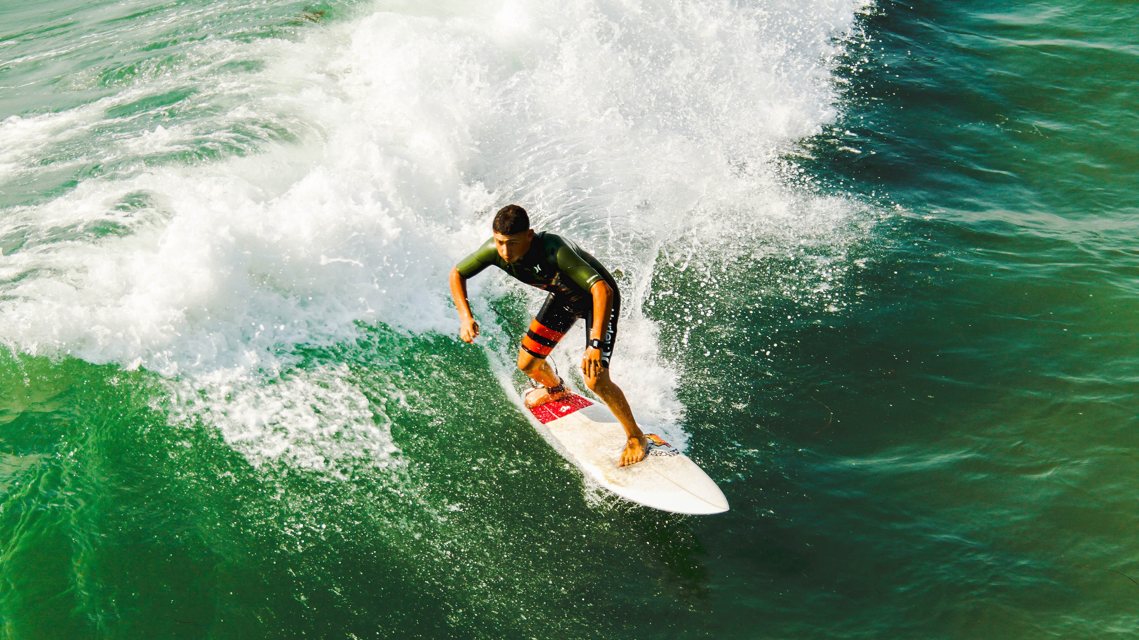 诺里斯领军破局，迈凯伦以智取胜轻取红牛王朝